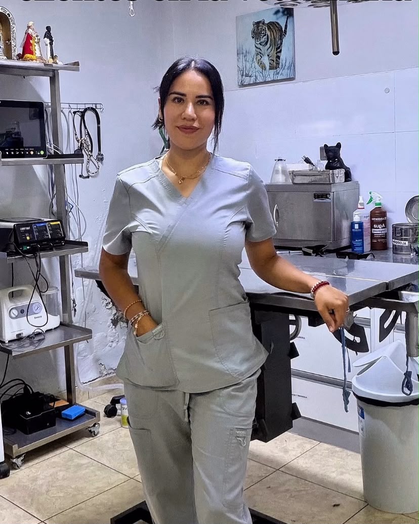 Dra. Maryori Salinas, doctora y dueña de KENNA Veterinaria